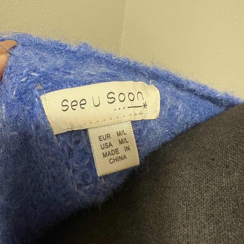 Cozy Blue Knitted V-Neck Sweater Size M/L - Picture 2 of 3